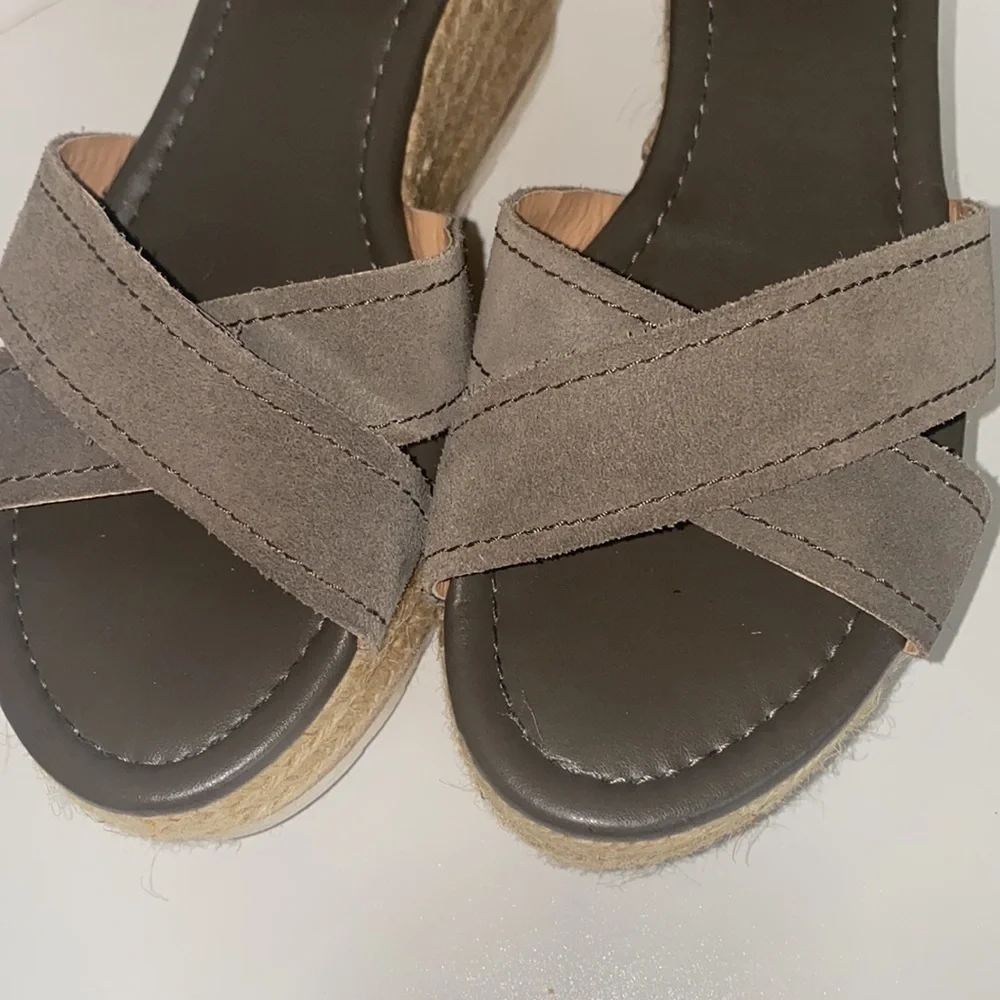 Marc Fisher Zulika wedge olive green size 9.5